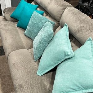 6 Pillows. 3 Different Types.